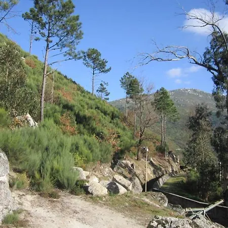 Casa Oeste * Sabugueiro (Guarda)