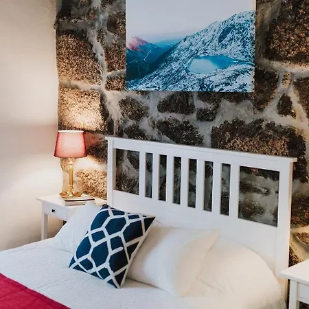 Casa Oeste * Sabugueiro (Guarda)