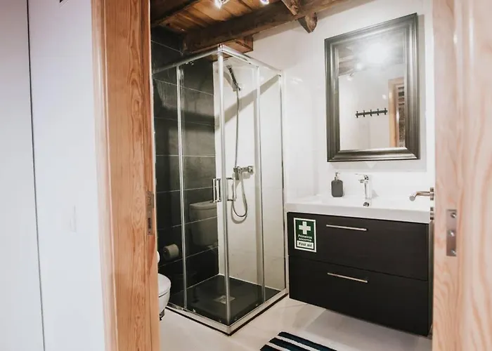 Casa Oeste * Sabugueiro (Guarda)