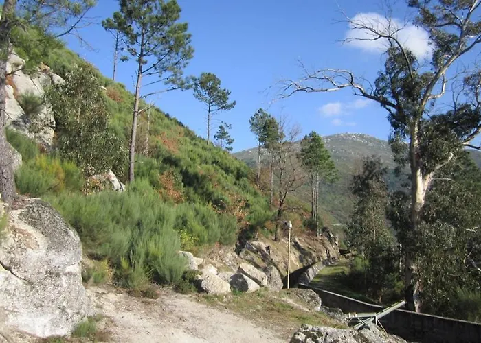Casa Oeste * Sabugueiro (Guarda)