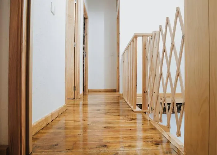 Casa Oeste * Sabugueiro (Guarda)