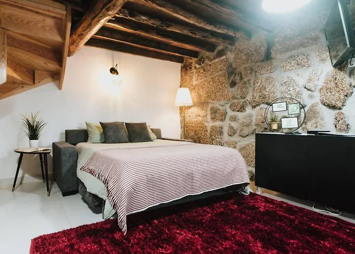 Casa Oeste * Sabugueiro (Guarda)