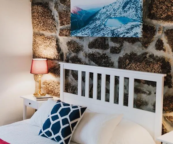 Casa Oeste * Sabugueiro (Guarda)